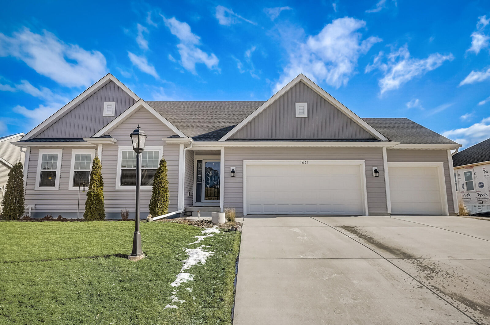 Property Photo: 1691 Boulder Pass WI 53074