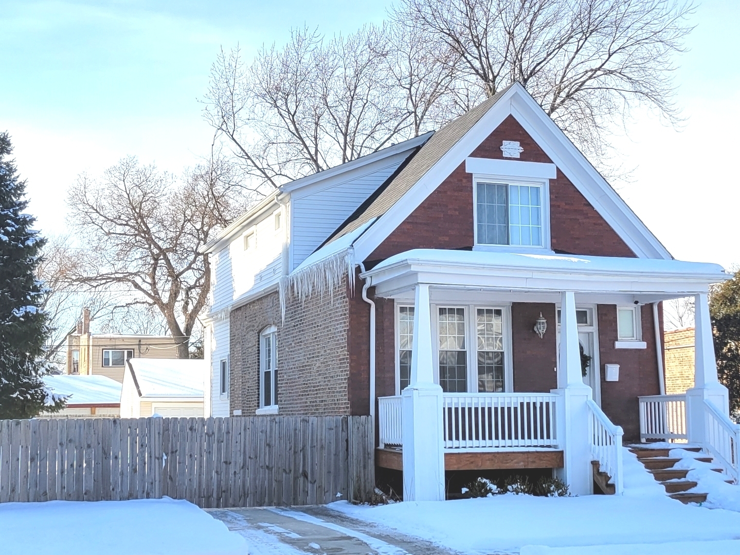 Property Photo: 1404 Kenilworth Avenue IL 60402