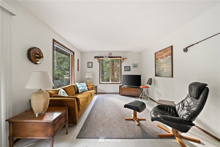 Property Photo: 625 E Pointes Drive W WA 98584