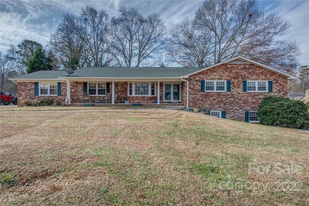 Property Photo:  409 W Lewis Street W  NC 28034 