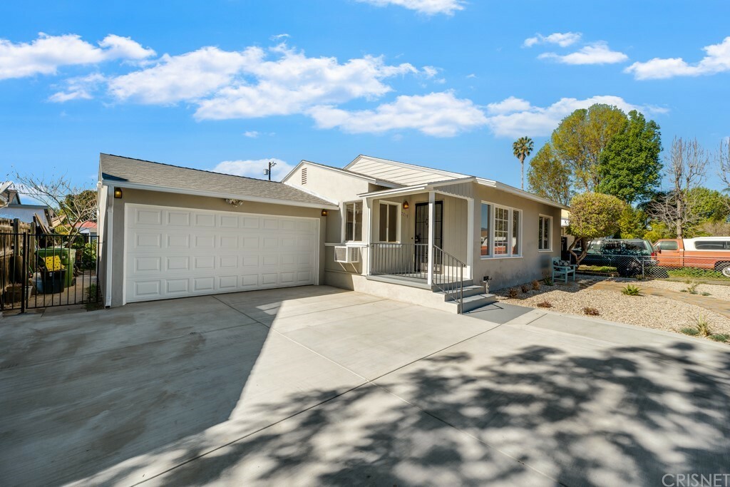 Property Photo:  7719 Oak Park Avenue  CA 91406 