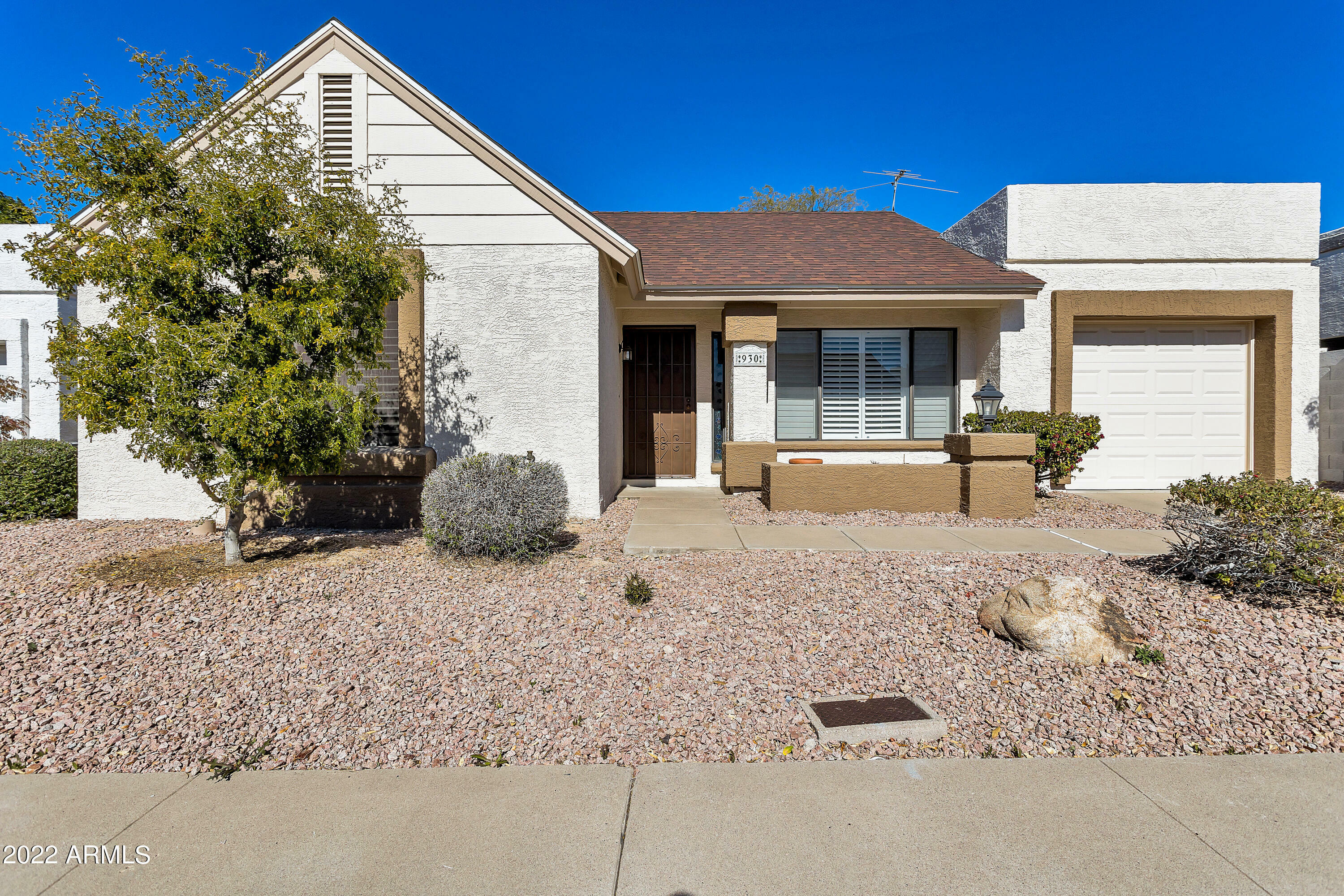 Property Photo:  930 E Wagoner Road  AZ 85022 