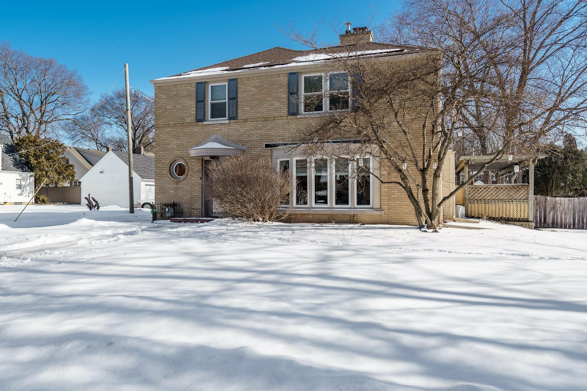 Property Photo:  919 Parkview Avenue  IL 61107 