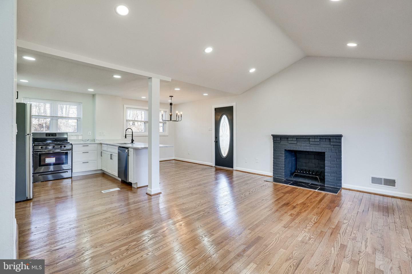 Property Photo:  717 46th Street SE  DC 20019 