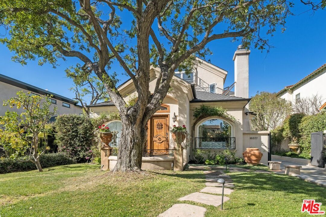 Property Photo: 10377 Ilona Ave CA 90064