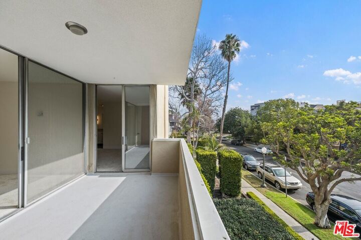 10633   Kinnard Ave 7  Los Angeles CA 90024 photo