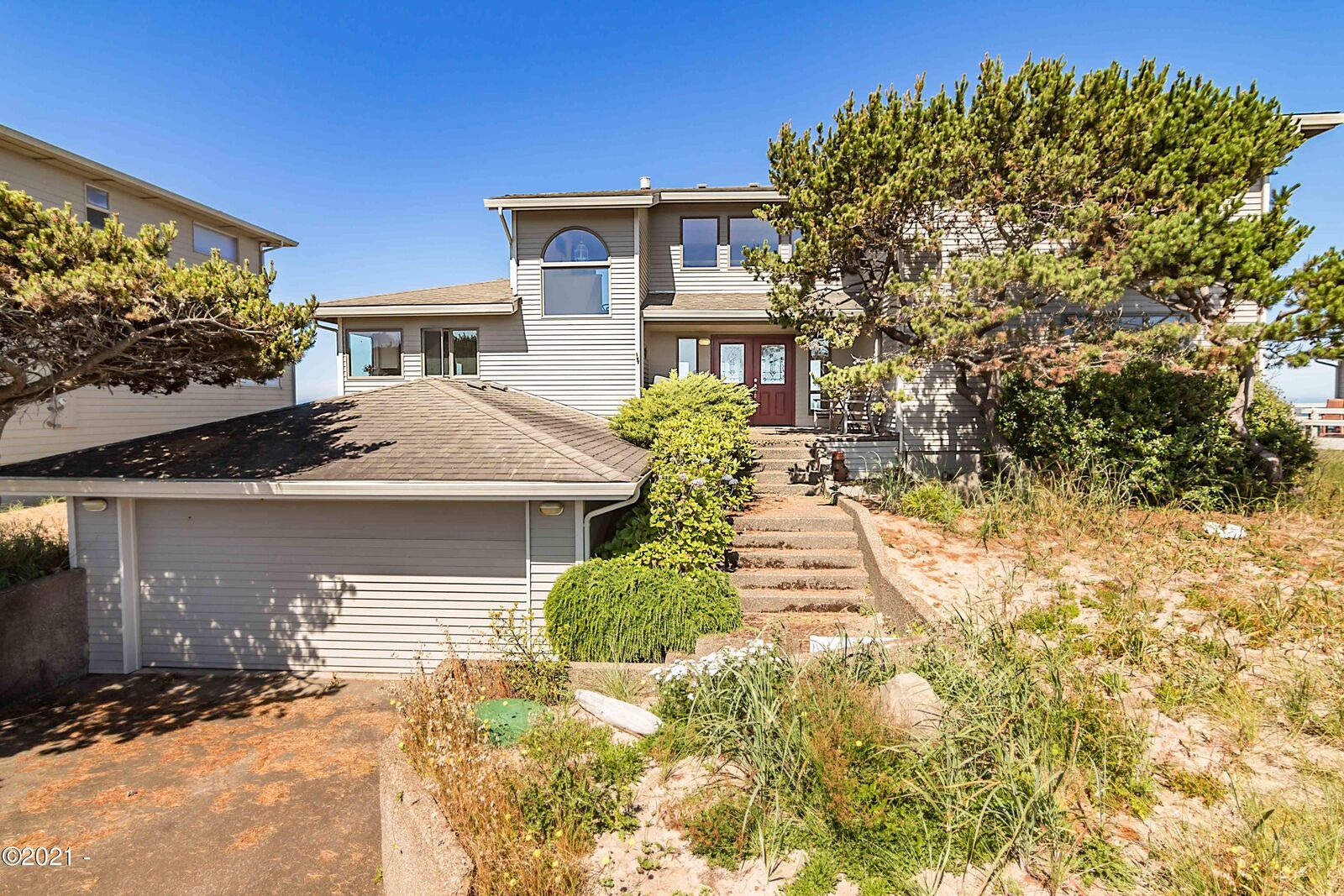 Property Photo:  297 Salishan Dr  OR  