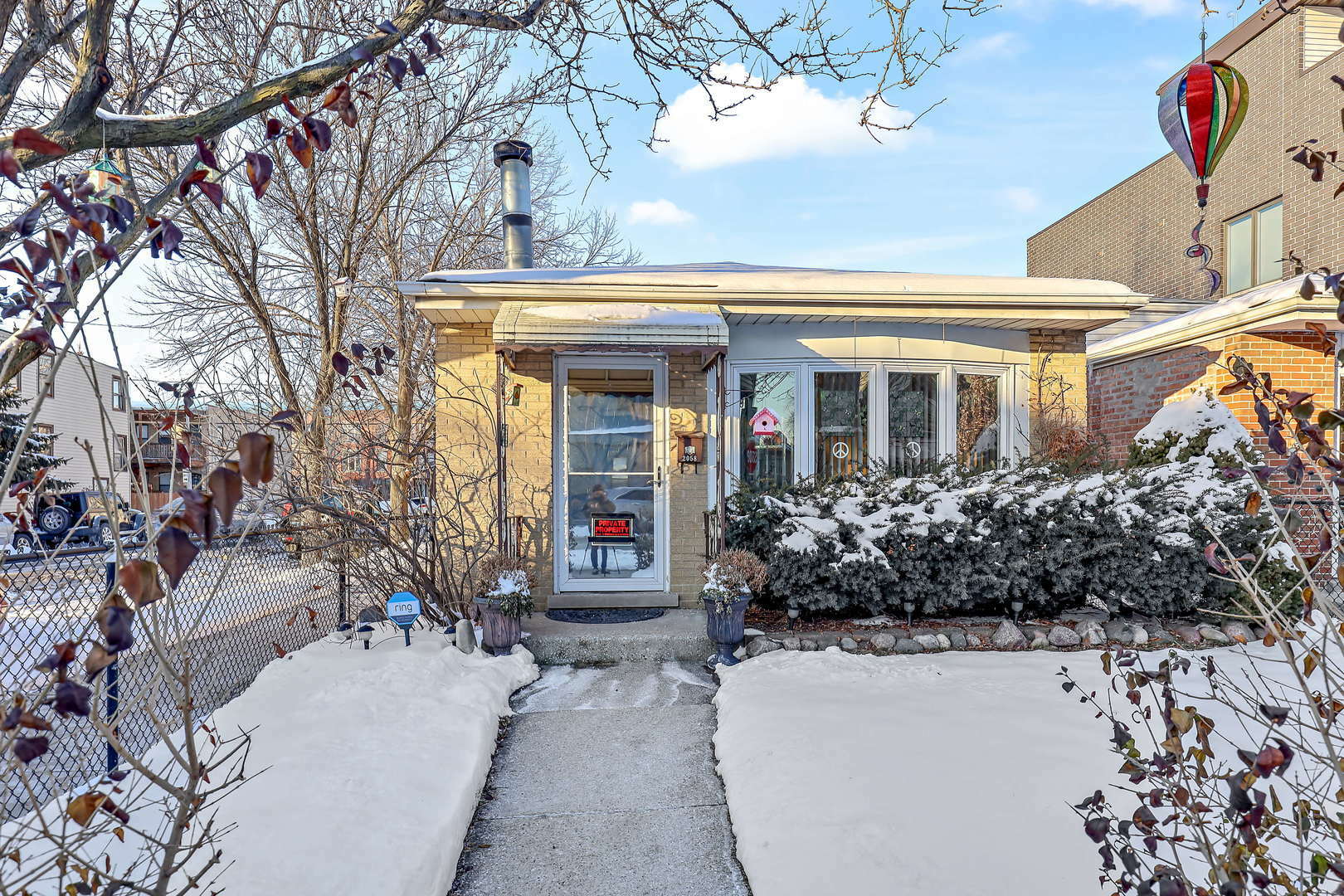 Property Photo: 2058 W Ohio Street IL 60612