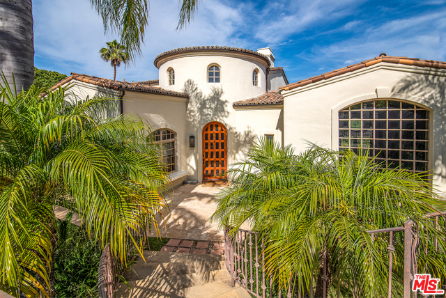 Property Photo: 540 Crestline Dr CA 90049