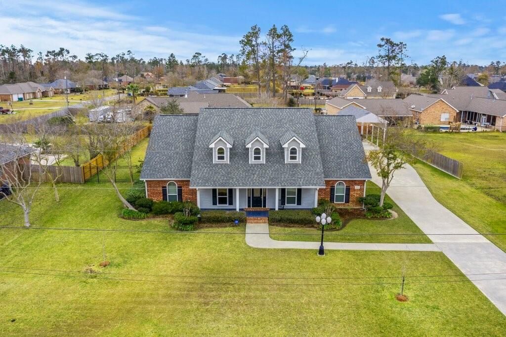 Property Photo:  284 N Presidential Circle  LA 70611 