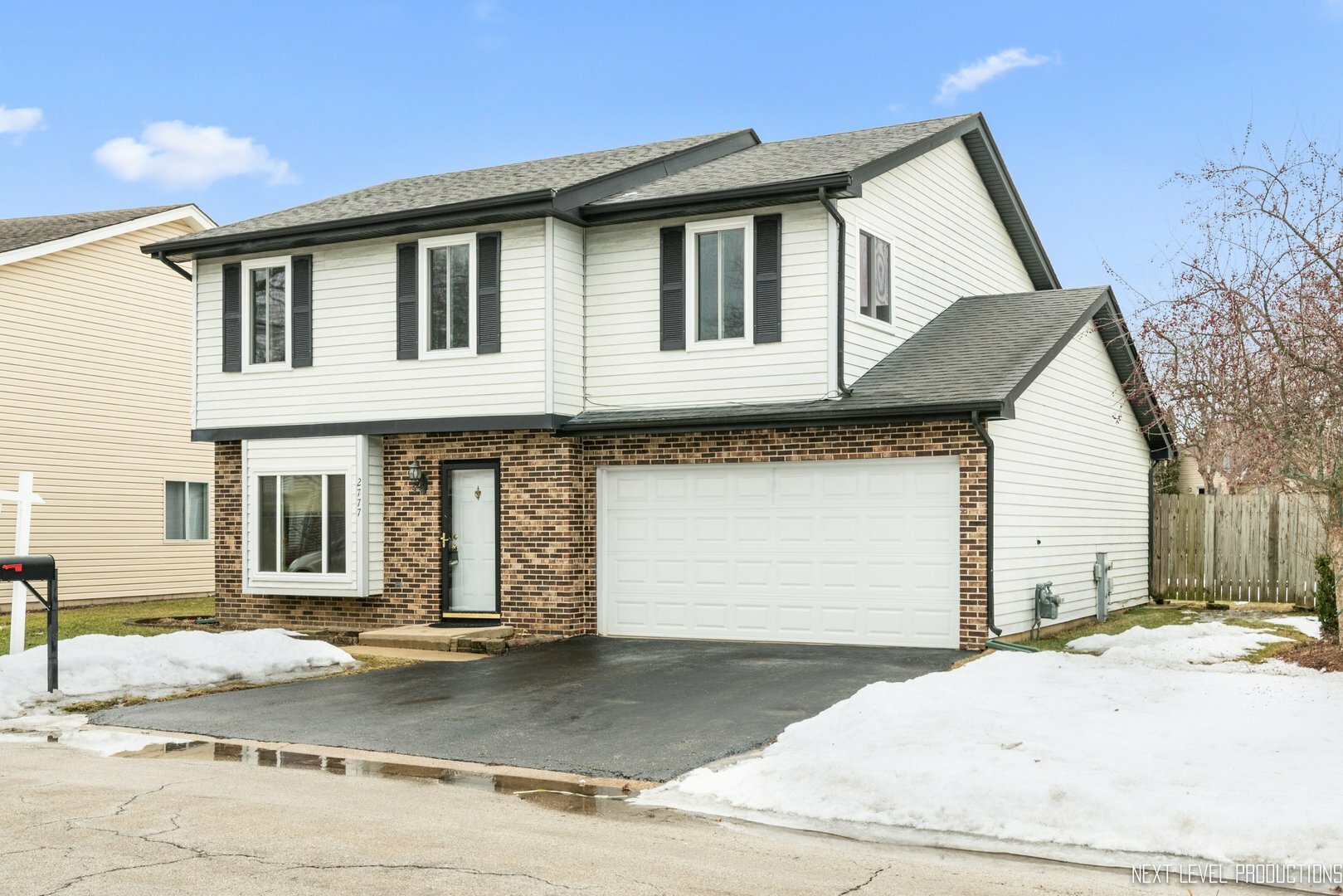 Property Photo: 2777 Greenfield Drive IL 60532