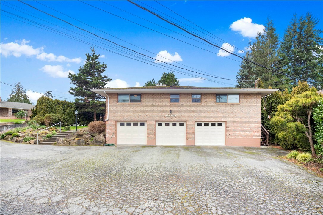 Property Photo:  248 Elm Street  WA 98203 