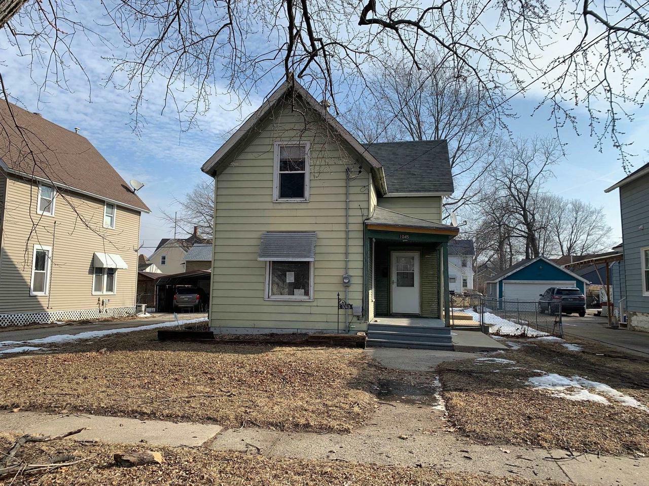 Property Photo:  1045 Oak St  WI 53511 