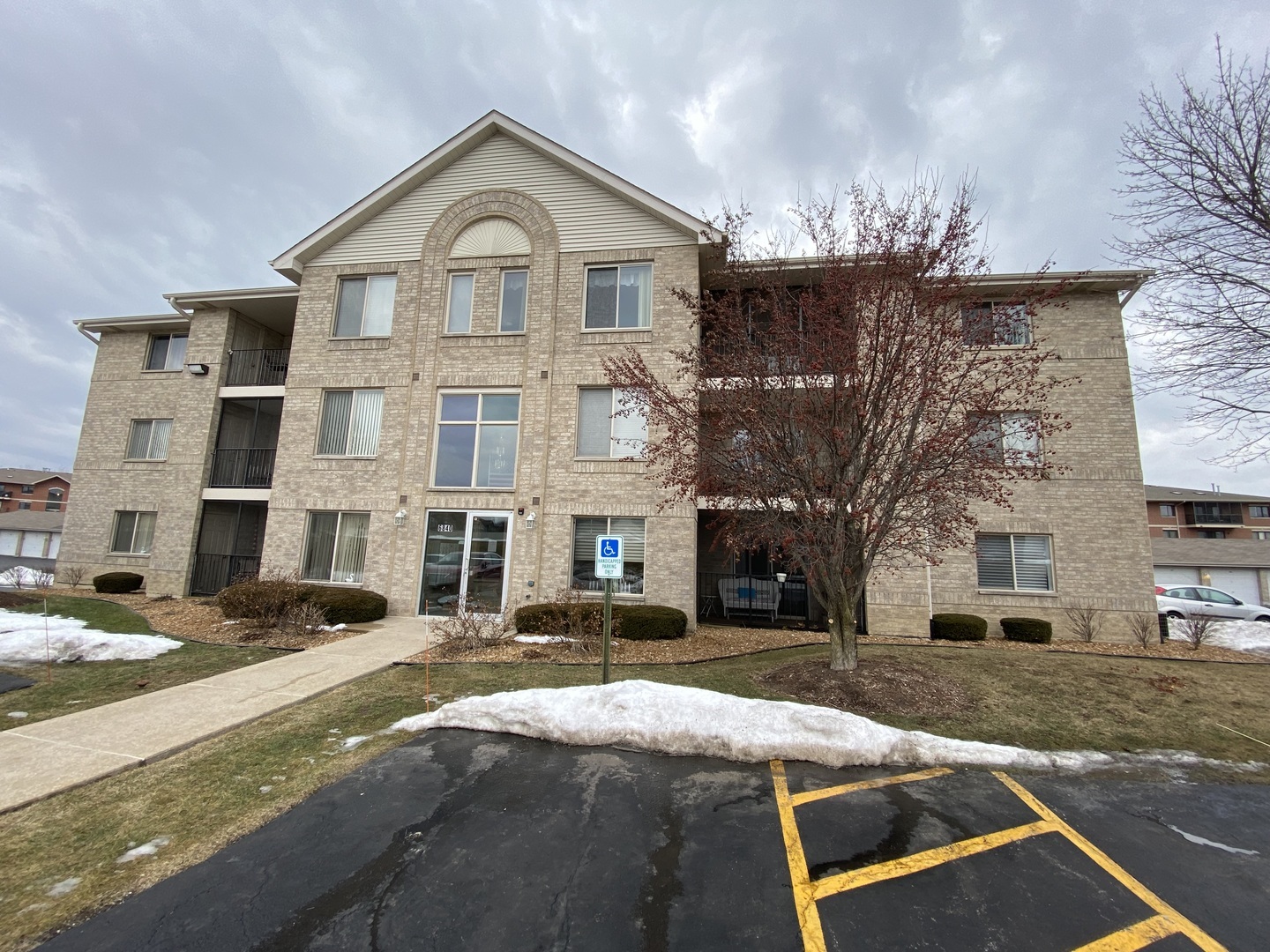 Property Photo:  6840 Ridge Point Drive 1B  IL 60452 