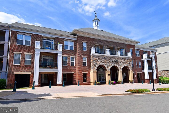 2465 Army Navy Drive 1-310  Arlington VA 22206 photo