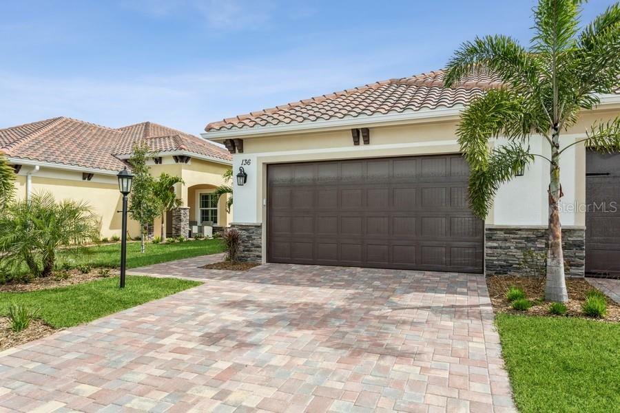 Property Photo: 136 Colebrook Court FL 34292