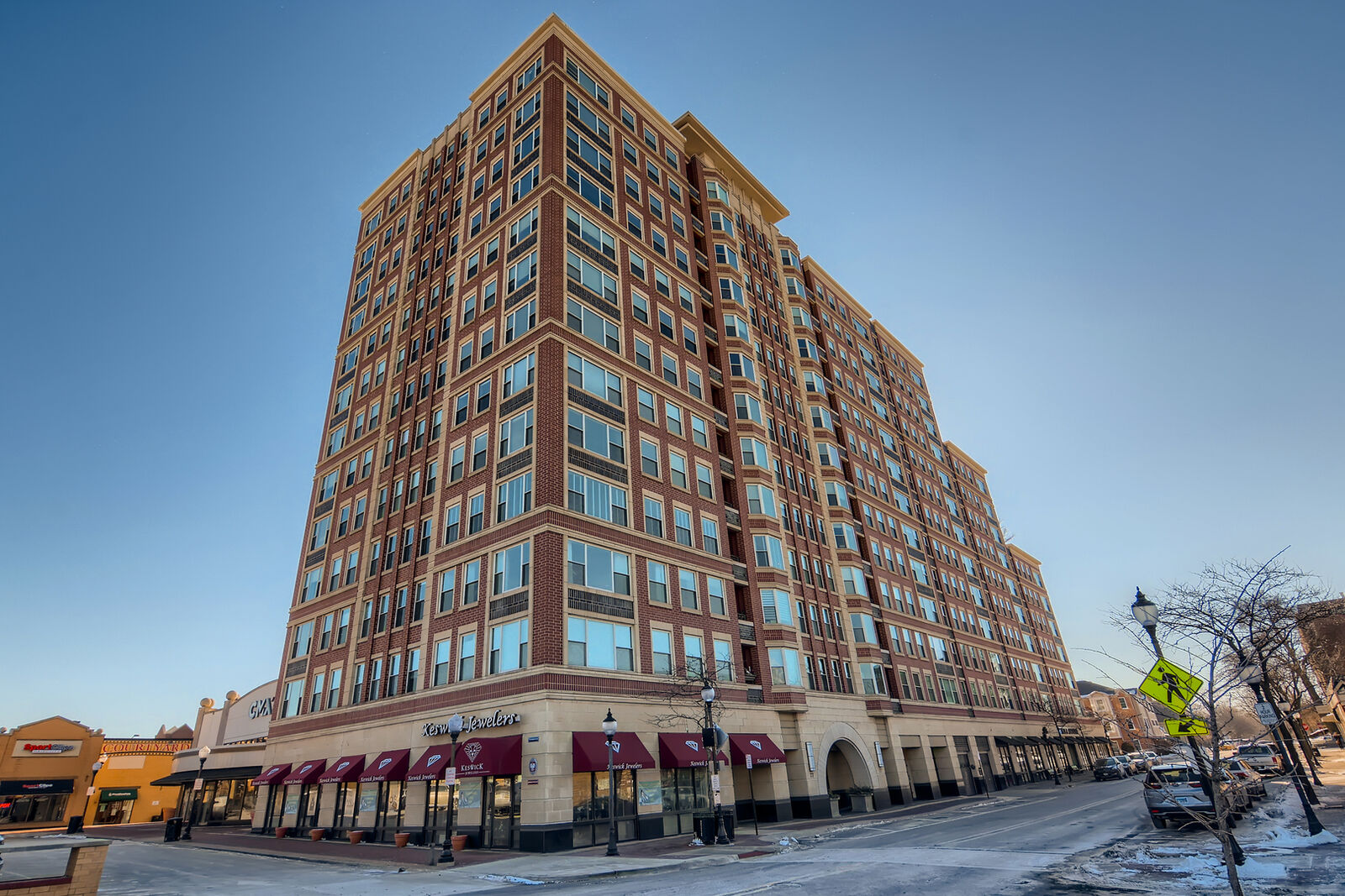 Property Photo:  77 S Evergreen Avenue 1201  IL 60005 