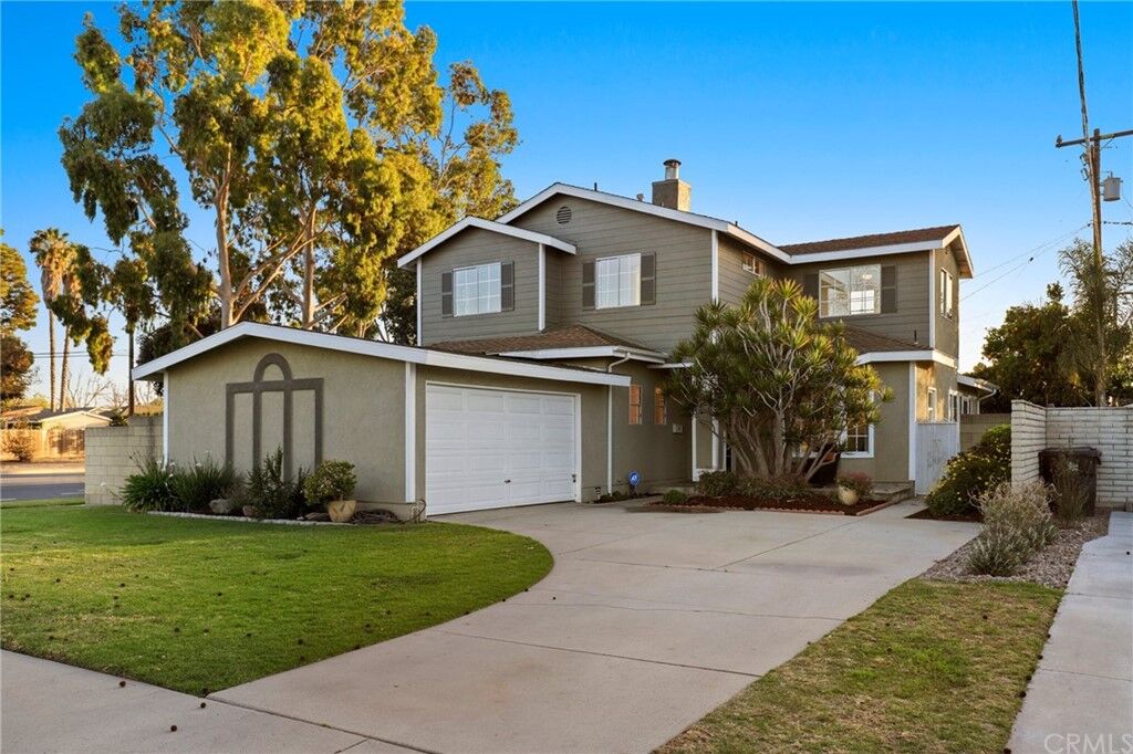 Property Photo:  2401 Heather Avenue  CA 90815 