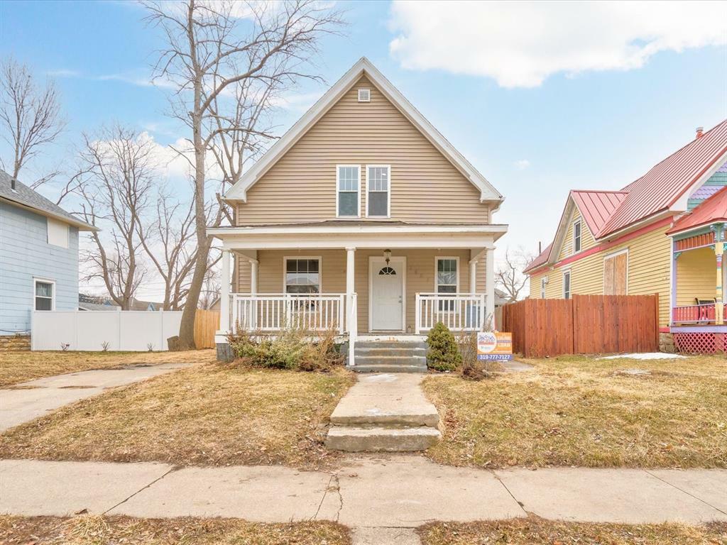 Property Photo:  1625 E Avenue  IA 52402 