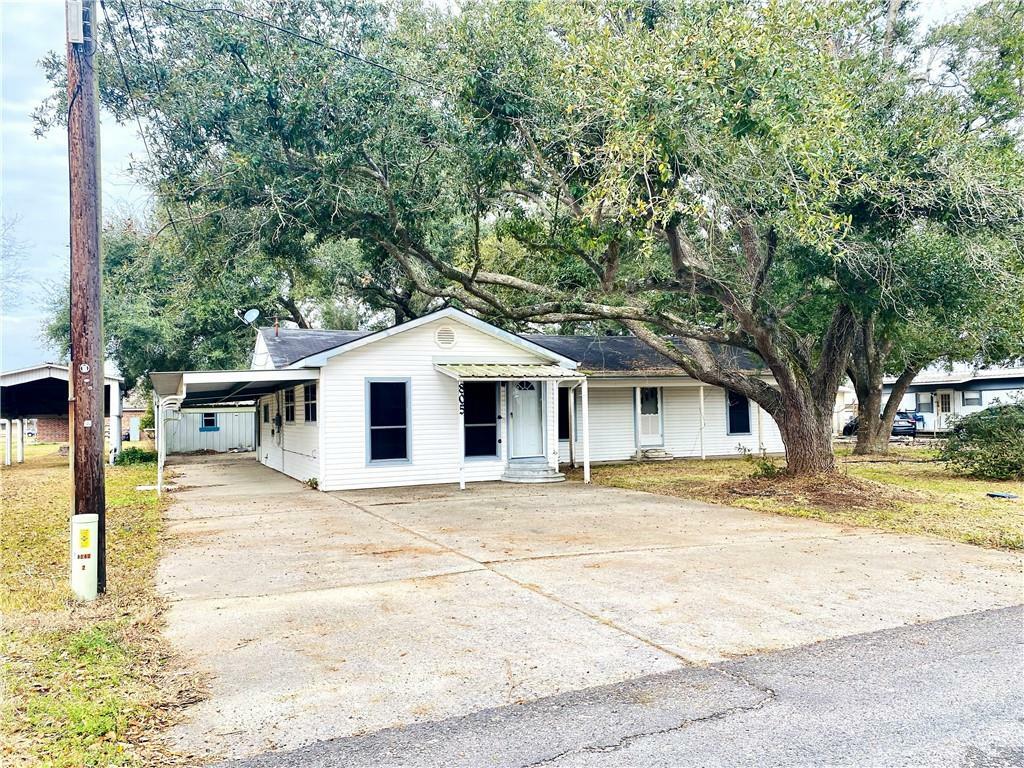 Property Photo:  805 Broussard Street  LA 70647 