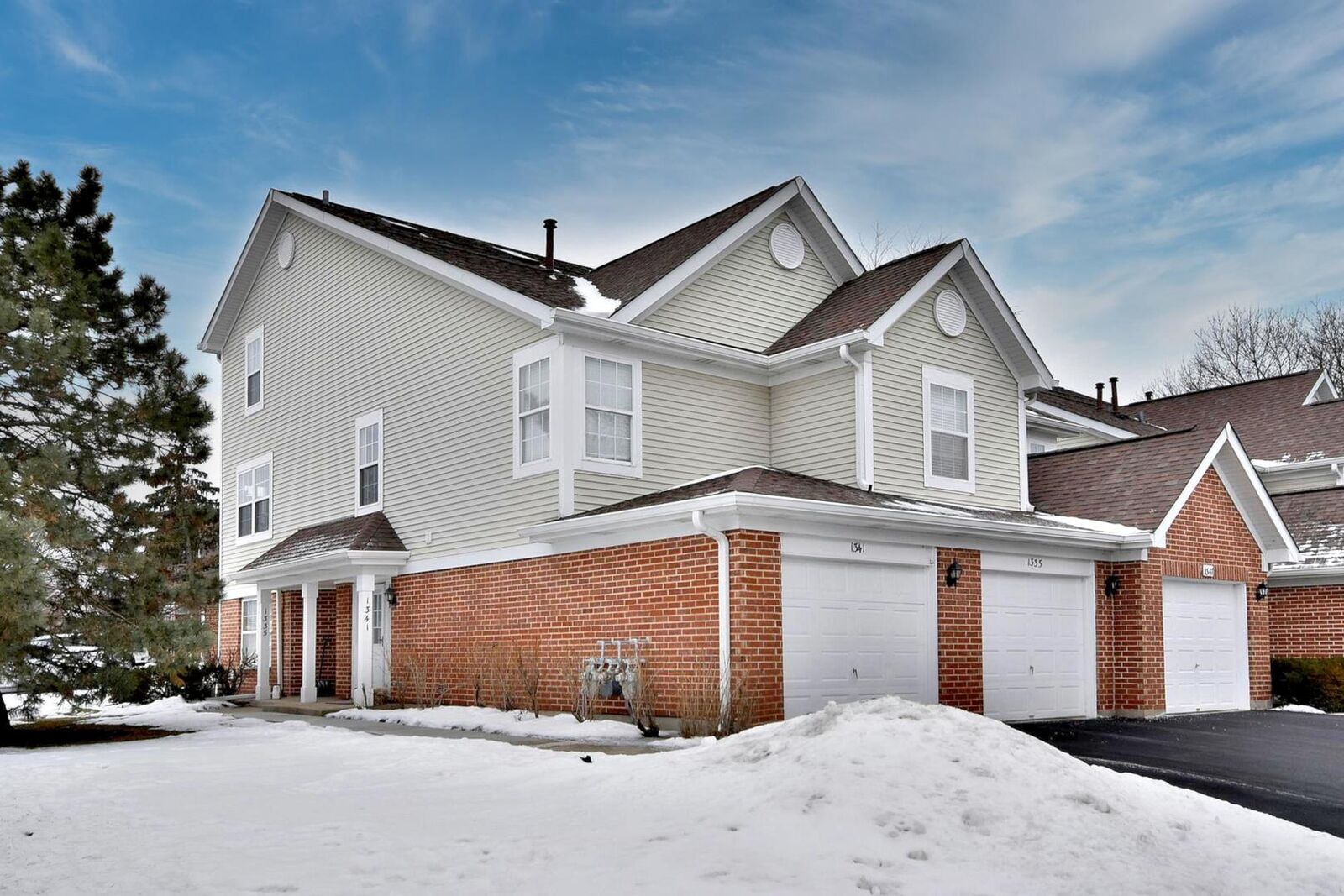 Property Photo: 1341 Winfield Way 1546-2 IL 60172