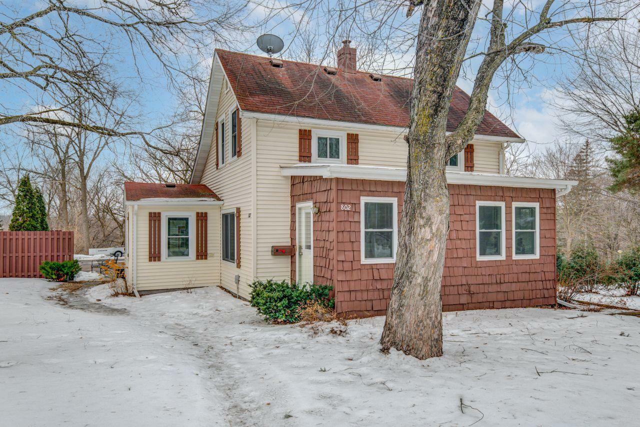 Property Photo:  802 W Elm Street  WI 54022 