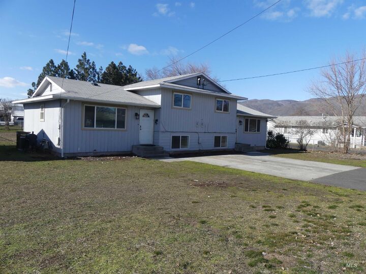 1048 McCarroll St  Clarkston WA 99403 photo