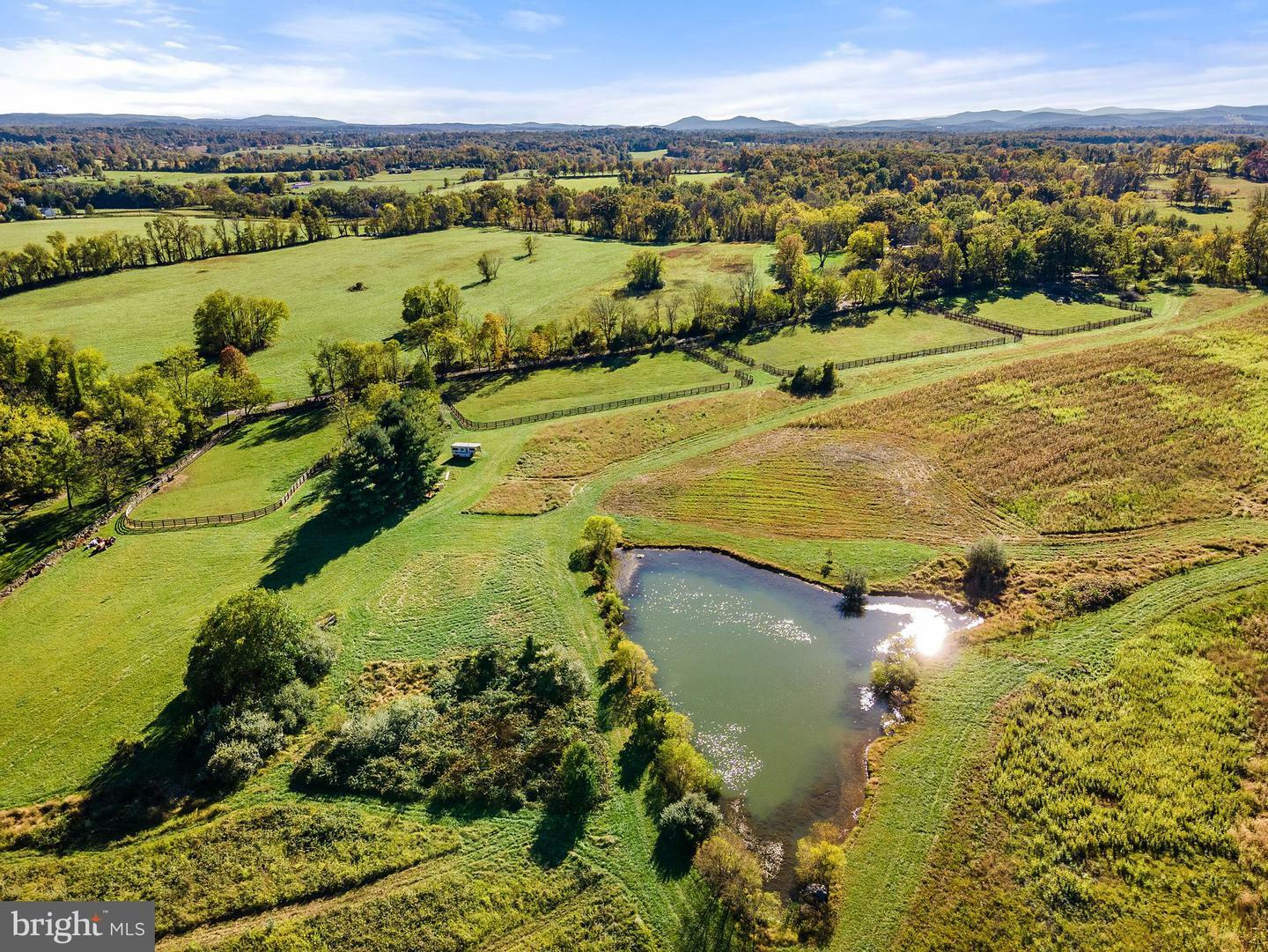 Property Photo: 34908 Bloomfield Road VA 20141