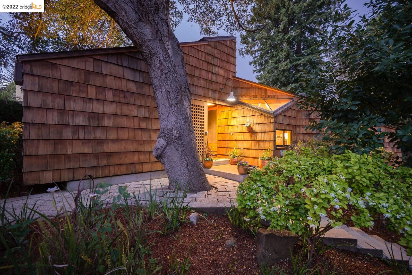 Property Photo:  5940 Miles Ave  CA 94618 