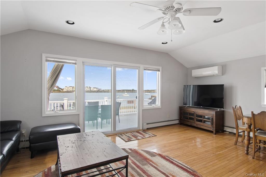 Property Photo: 6 Edgewater Park 6D NY 10465