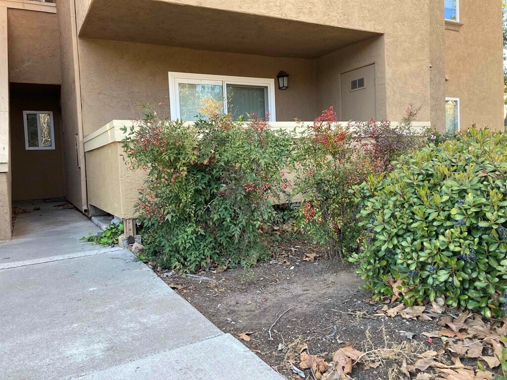 Property Photo:  214 Woodland Pkwy # 106  CA 92069 