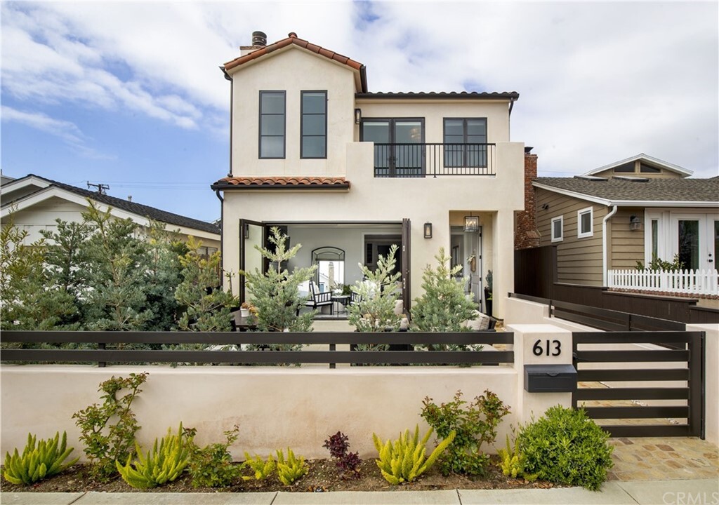 Property Photo:  613 Larkspur Avenue  CA 92625 