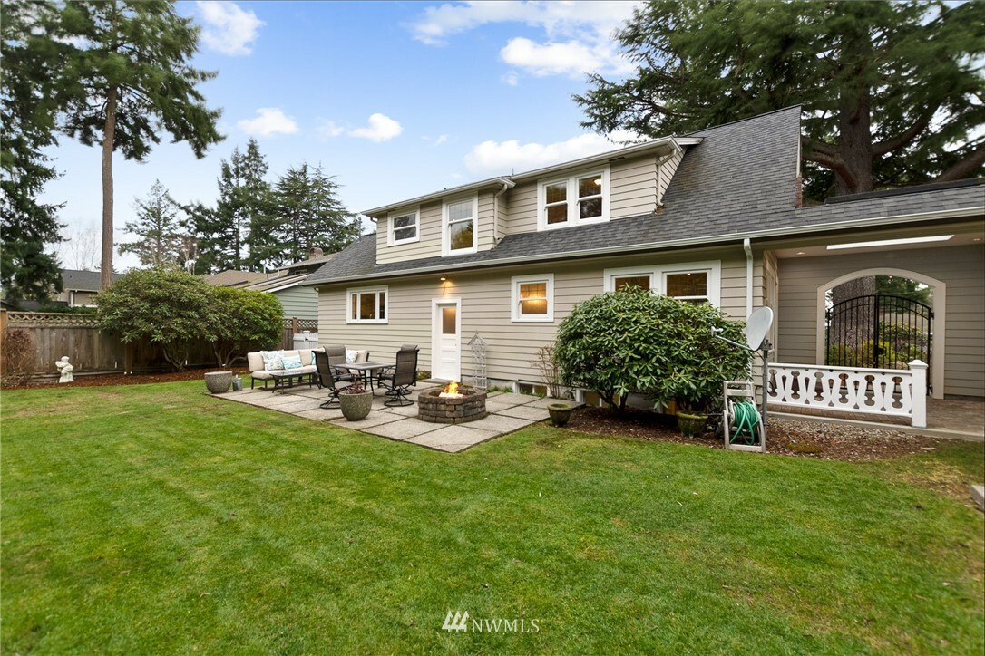Property Photo: 15238 22nd Avenue SW WA 98166