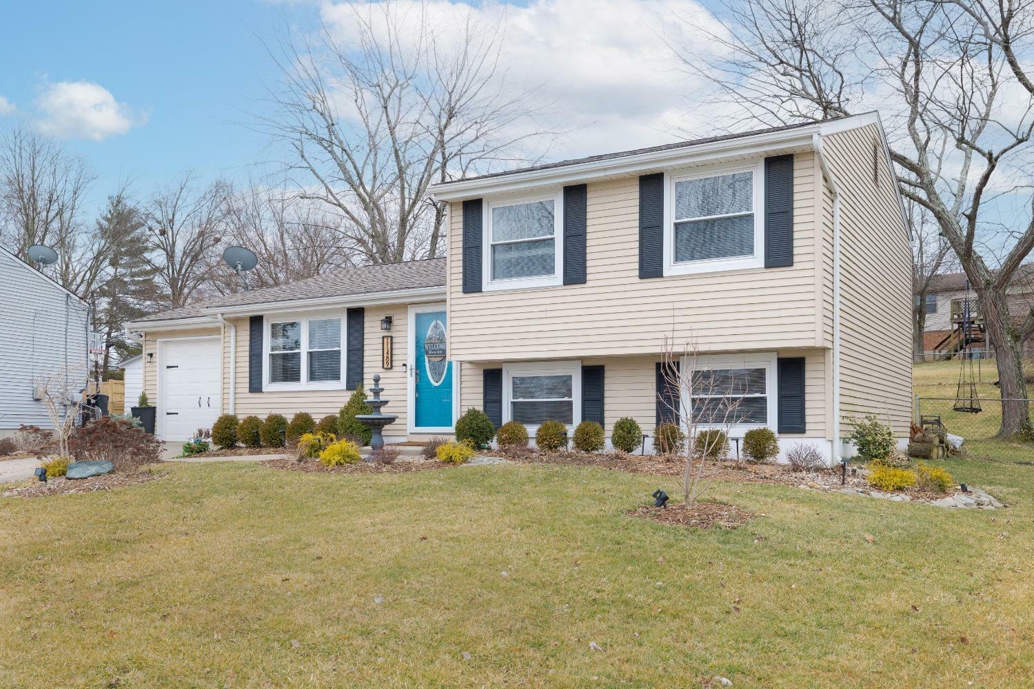 Property Photo: 11489 Gravenhurst Dr OH 45231
