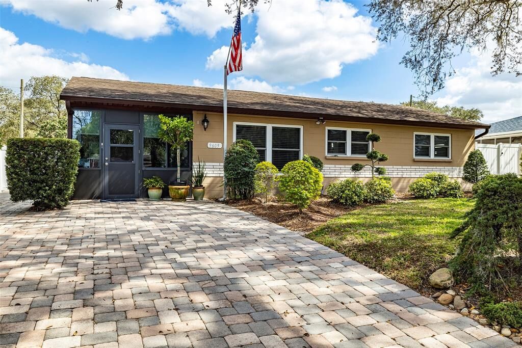 Property Photo:  9609 N Newport Ave  FL 33612 