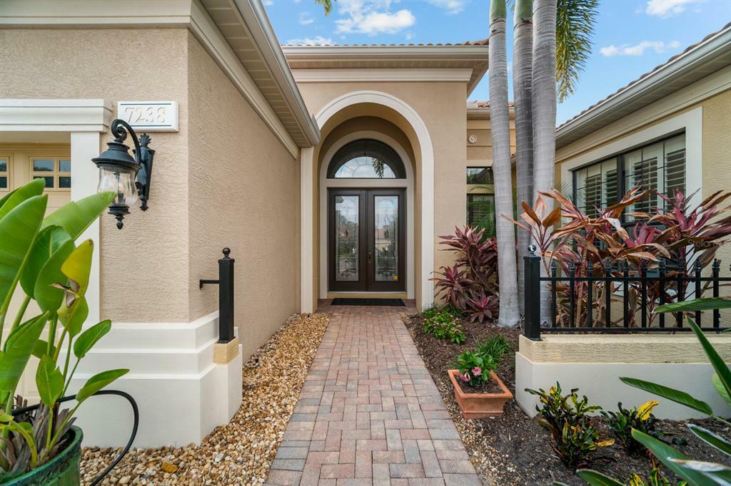 Property Photo:  7238 Lake Forest Glen  FL 34202 