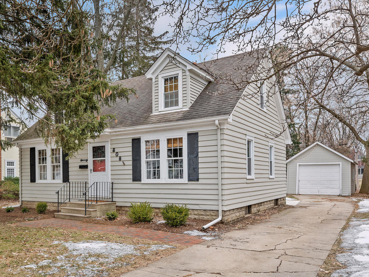 Property Photo:  808 Richards Street  IL 60134 
