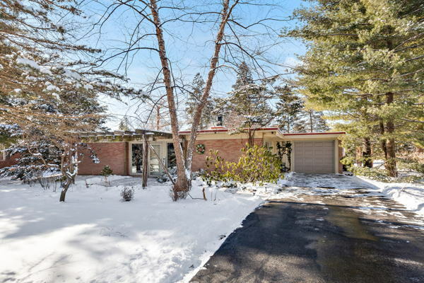 Property Photo:  1014 N Meadow Lane  IL 60056 