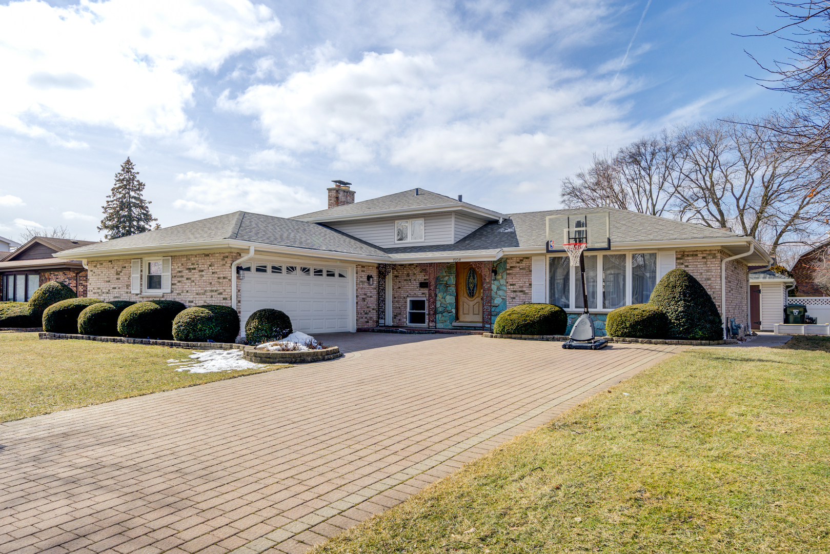 Property Photo:  1004 S Lancaster Street  IL 60056 