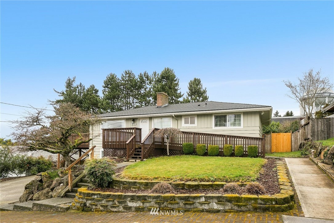 Property Photo:  3312 NE 11th Place  WA 98056 