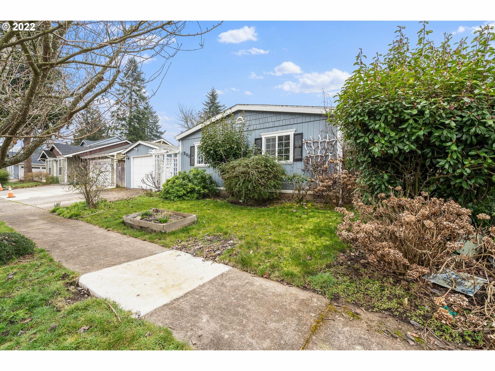 Property Photo: 260 Carolyn Dr OR 97404