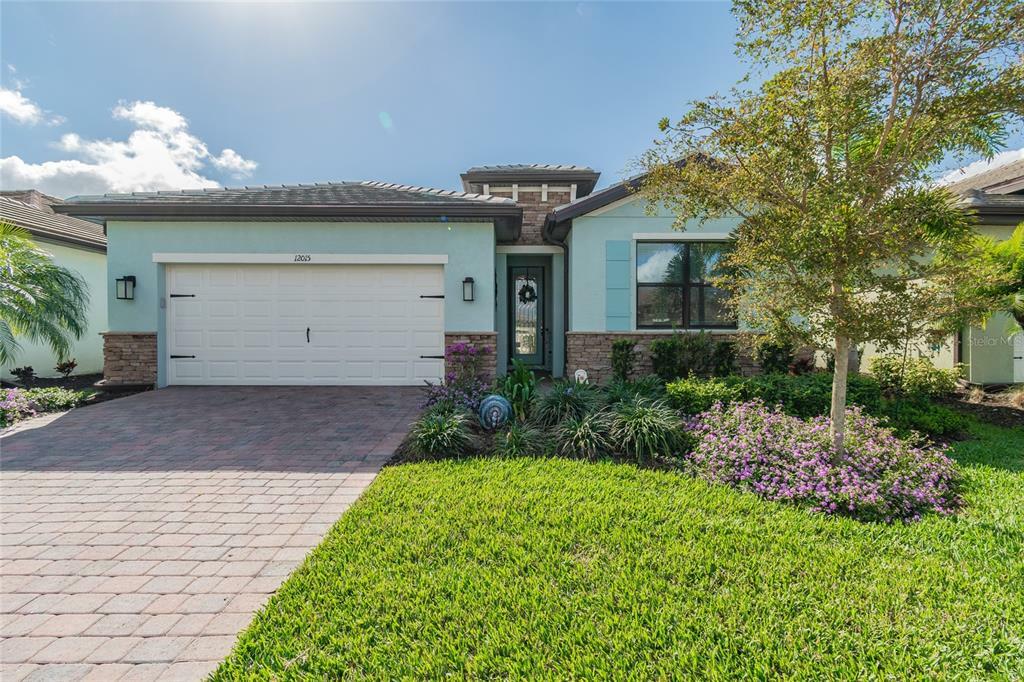 Property Photo:  12015 Lovegrass Street  FL 34293 