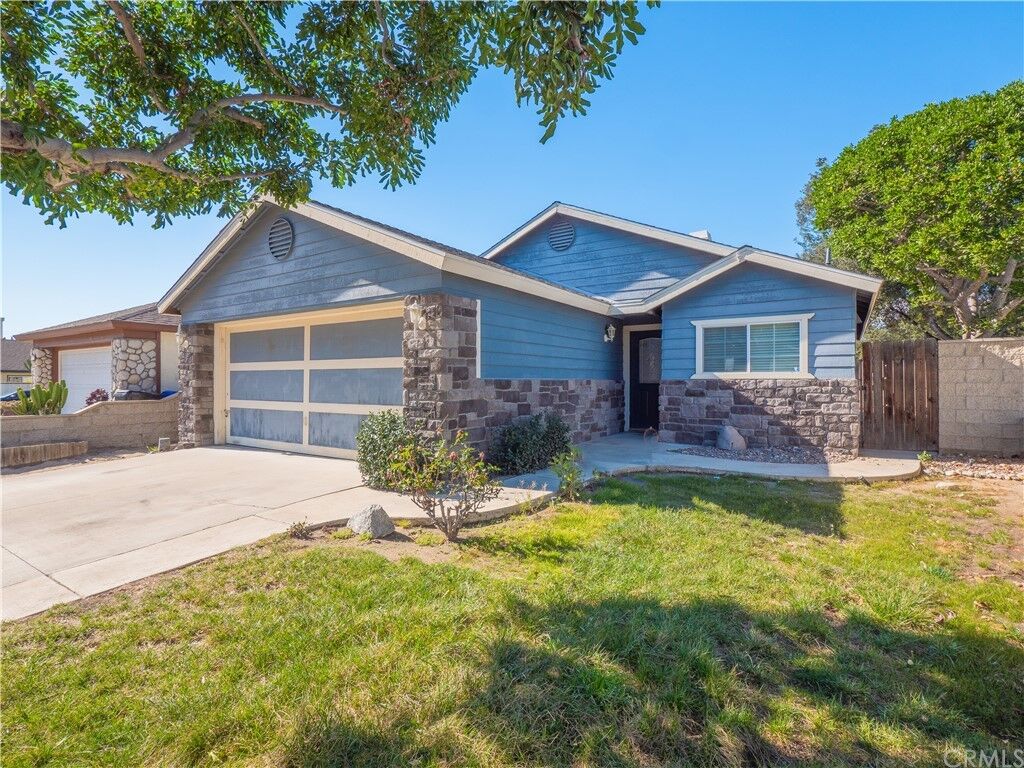 Property Photo: 14242 Long View Drive CA 92337