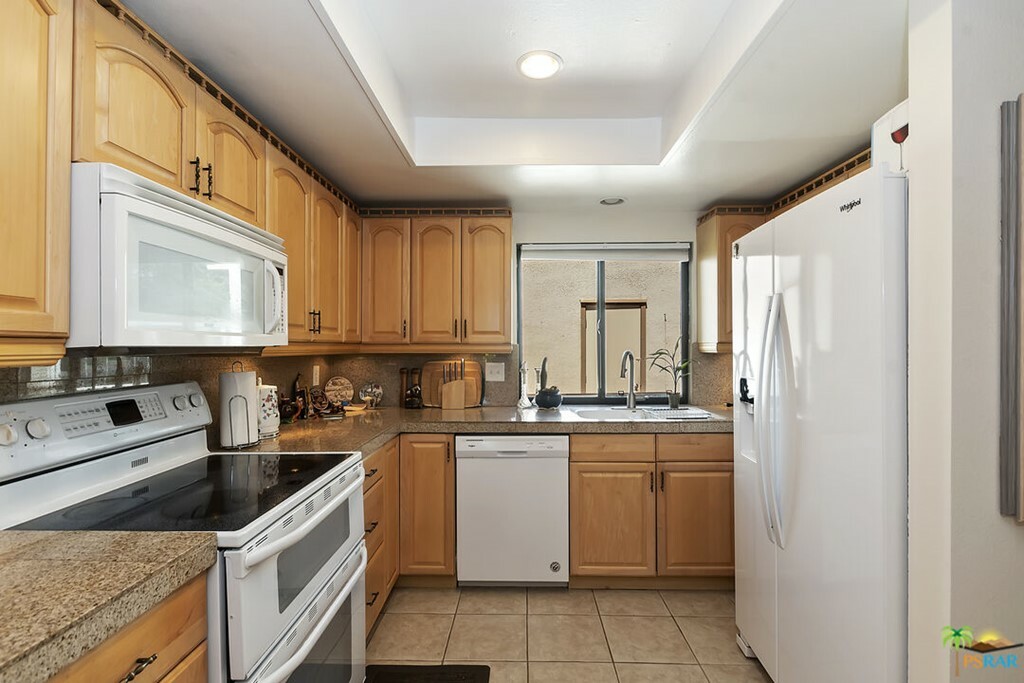 Property Photo:  646 N Via Acapulco  CA 92262 