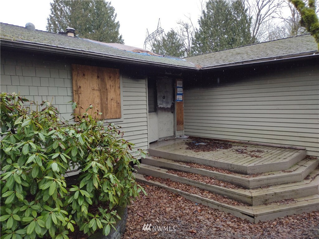 Property Photo: 1602 Pierce Avenue SE WA 98058