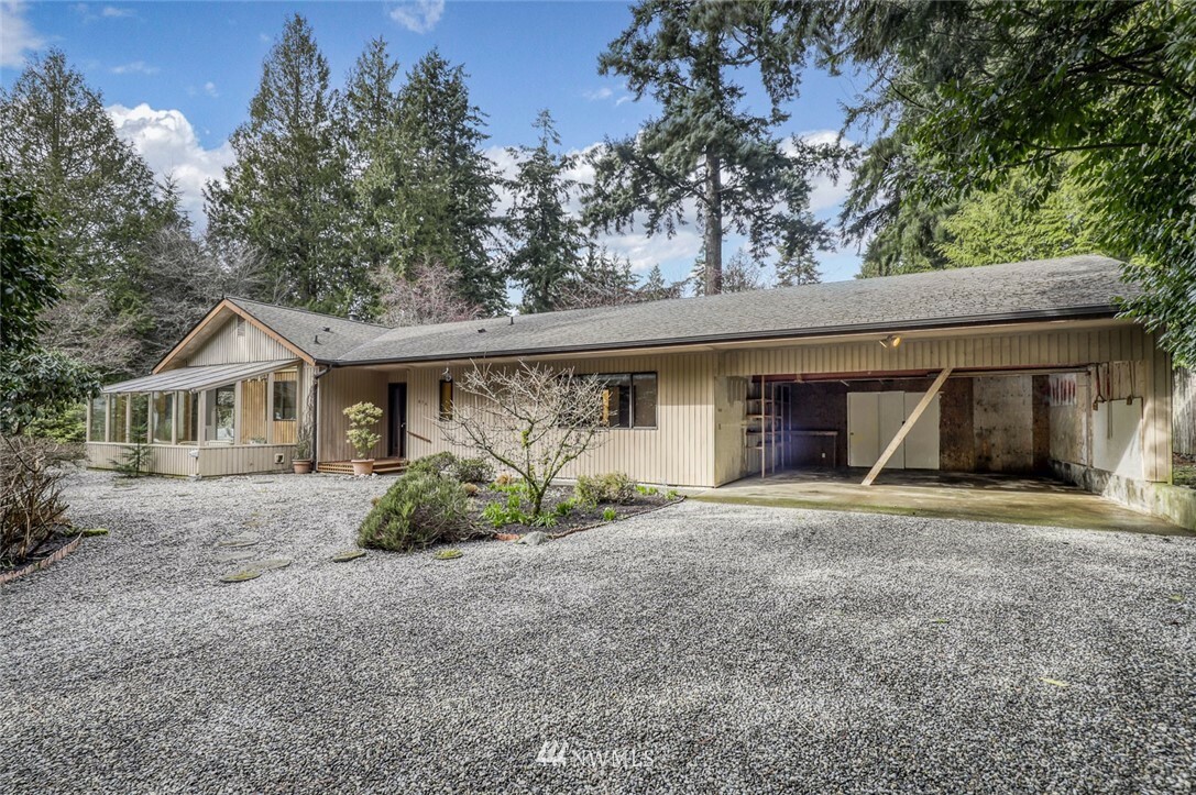 Property Photo:  676 Park Avenue NE  WA 98110 