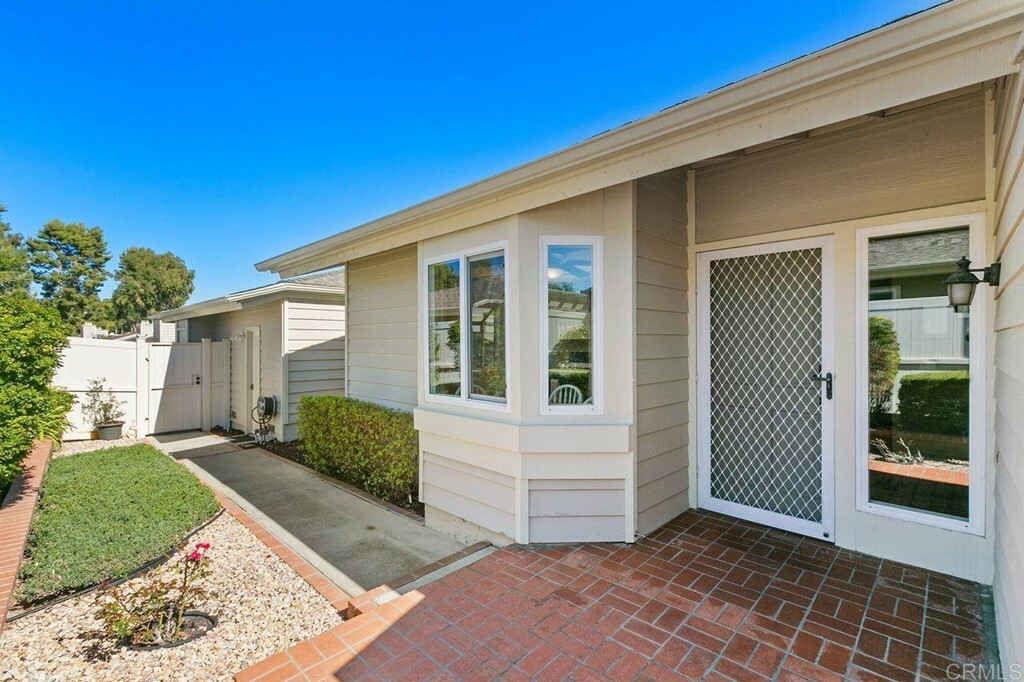 Property Photo:  1009 Gleneagles Place  CA 92081 