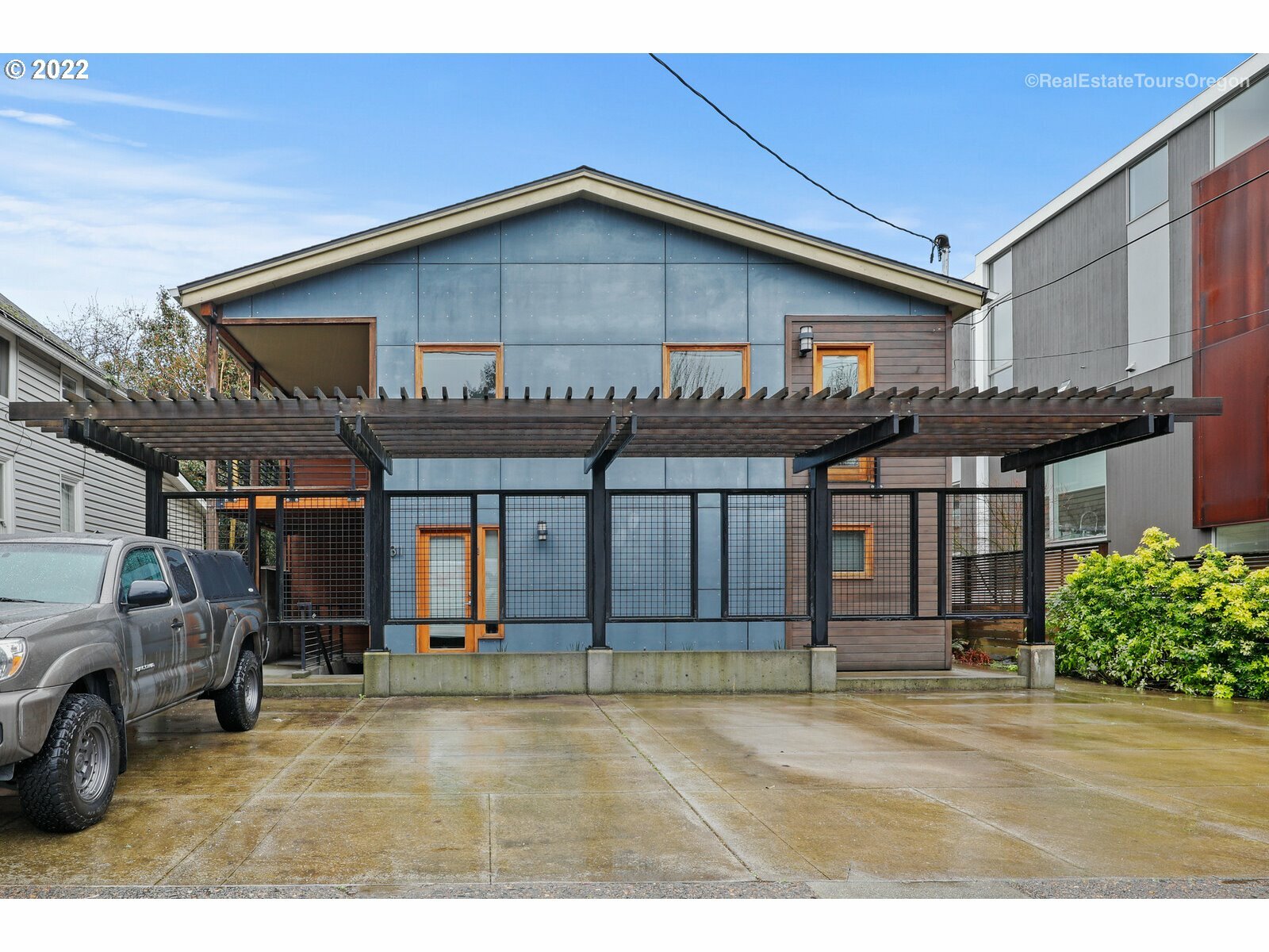 Property Photo: 311 SE 28th Ave 4 OR 97214