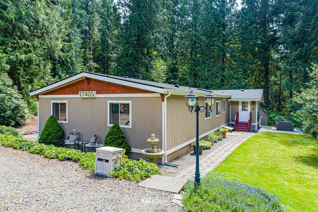 Property Photo:  17405 Mountain View Road NE  WA 98019 