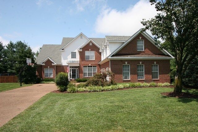 Property Photo: 196 Hunterwood Way KY 42103